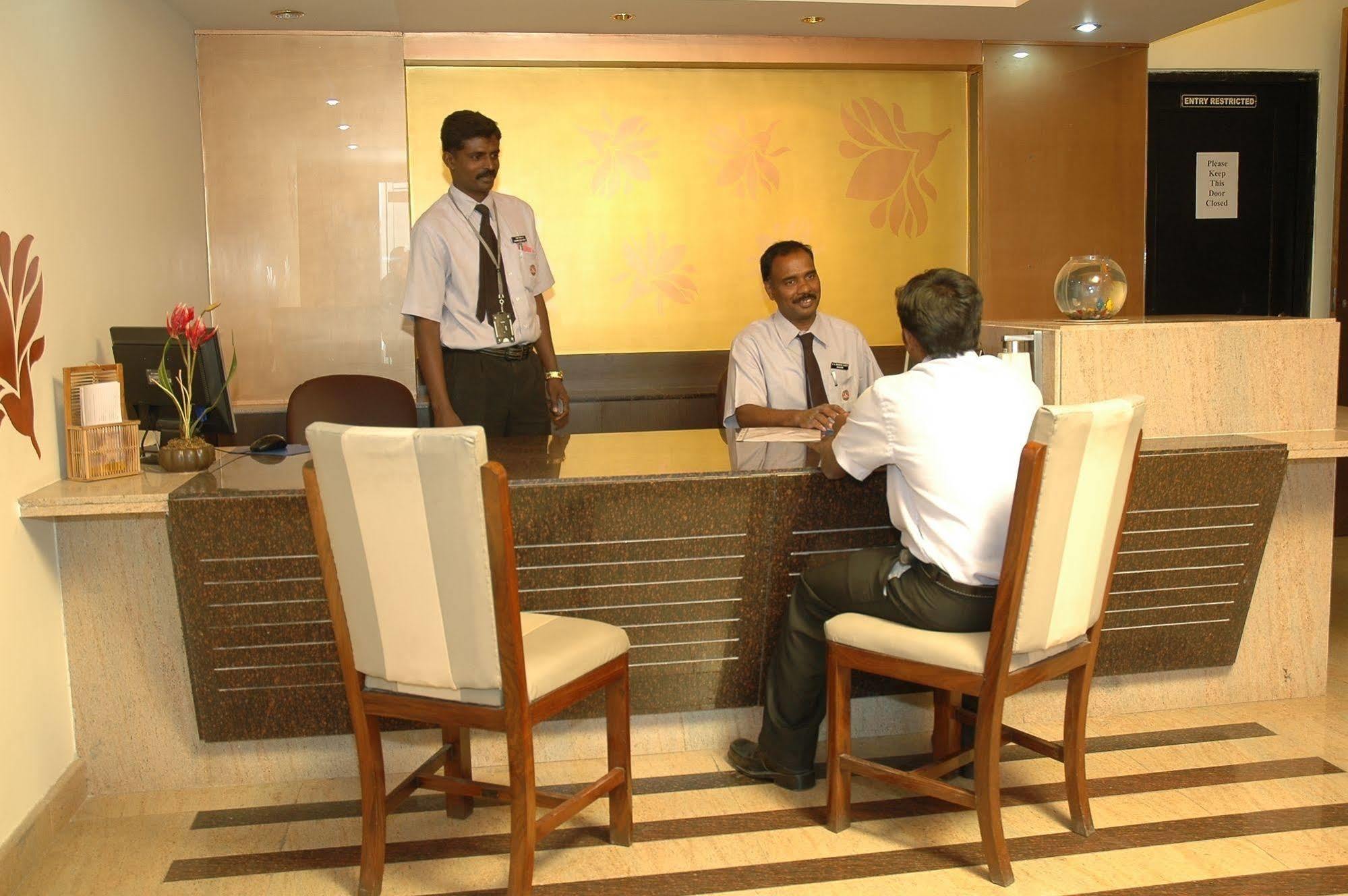Istay Hotels Infantry Road Bangalore Exterior foto