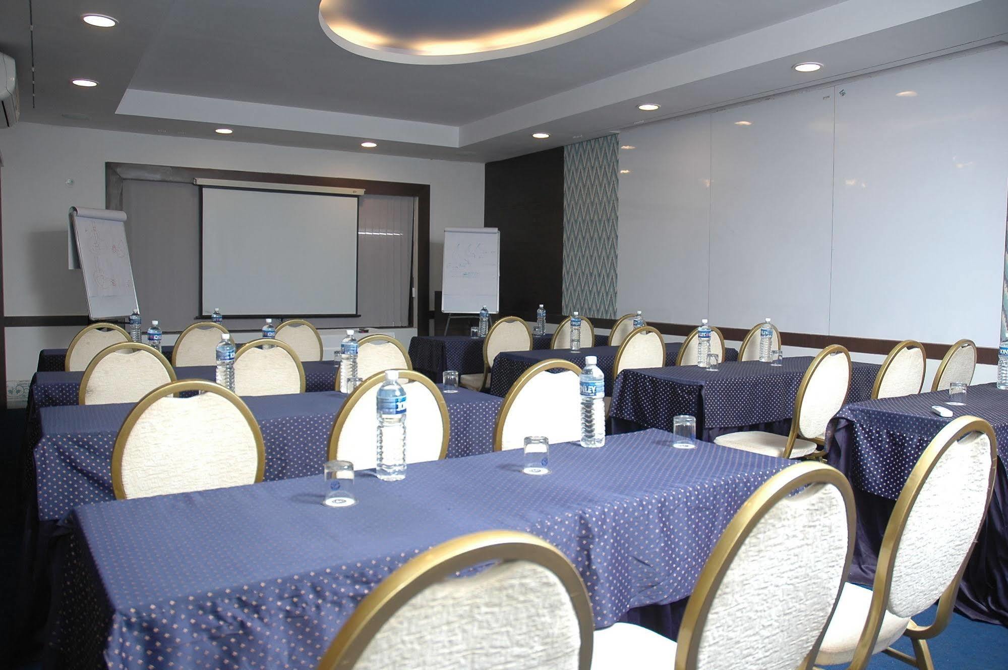Istay Hotels Infantry Road Bangalore Exterior foto