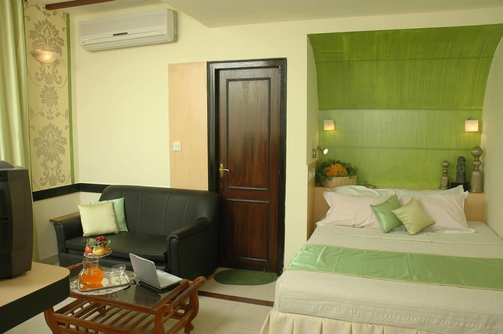 Istay Hotels Infantry Road Bangalore Exterior foto